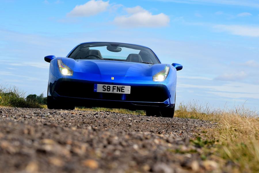  Ferrari 488 Spider 2016 года  (UK) (фото 8 из 28)